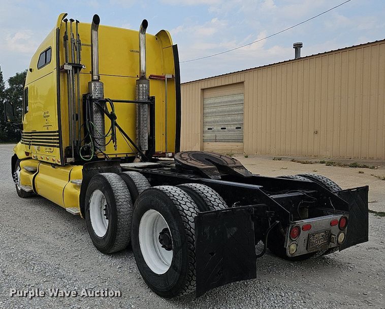 image for item DQ0310 1997 International T2000  semi truck