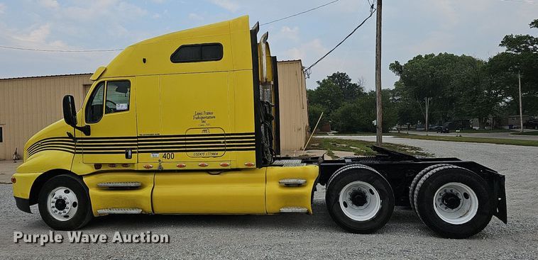 image for item DQ0310 1997 International T2000  semi truck