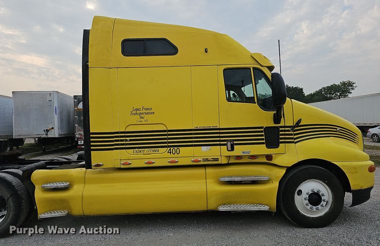 image for item DQ0310 1997 International T2000  semi truck