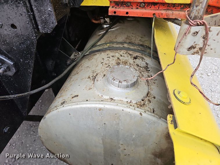 image for item DQ0310 1997 International T2000  semi truck