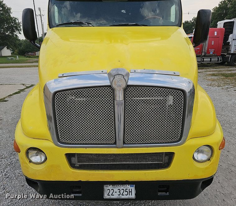 image for item DQ0310 1997 International T2000  semi truck