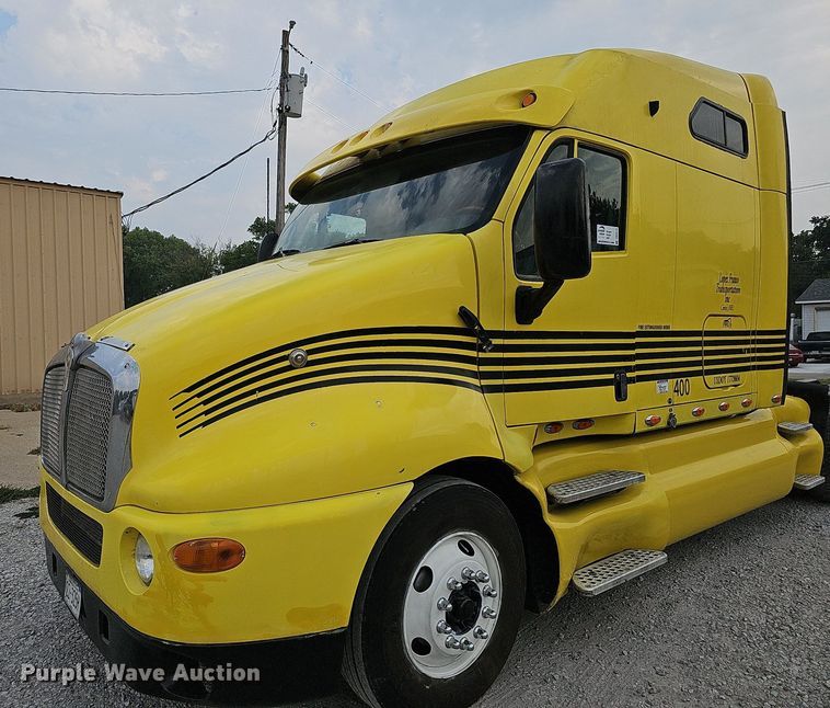 image for item DQ0310 1997 International T2000  semi truck