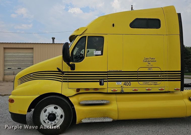 image for item DQ0310 1997 International T2000  semi truck