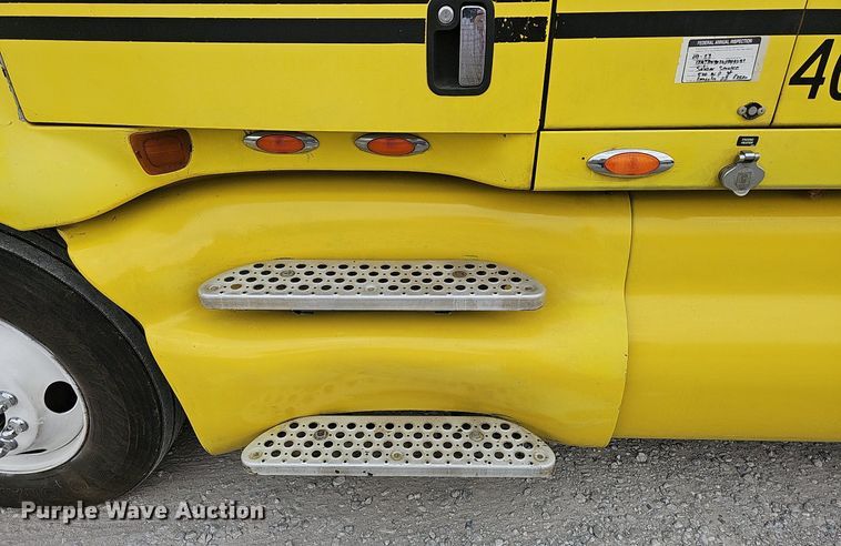 image for item DQ0310 1997 International T2000  semi truck