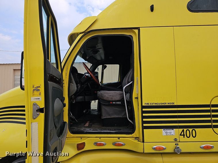 image for item DQ0310 1997 International T2000  semi truck