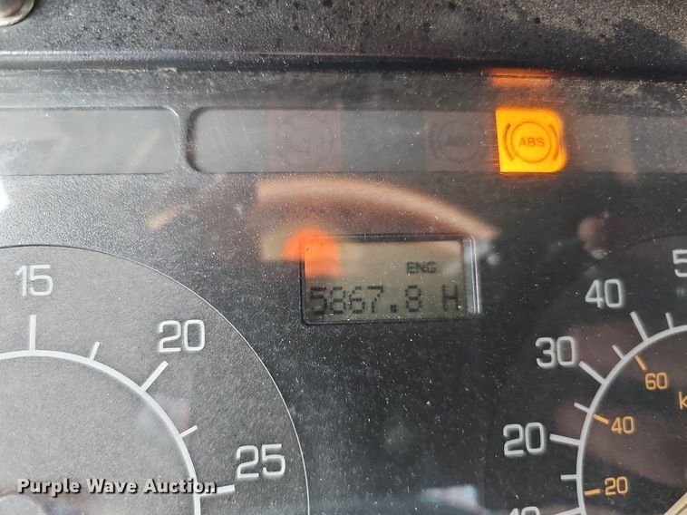 image for item DQ0310 1997 International T2000  semi truck