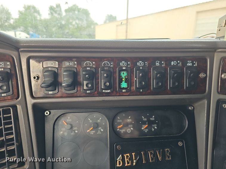 image for item DQ0310 1997 International T2000  semi truck