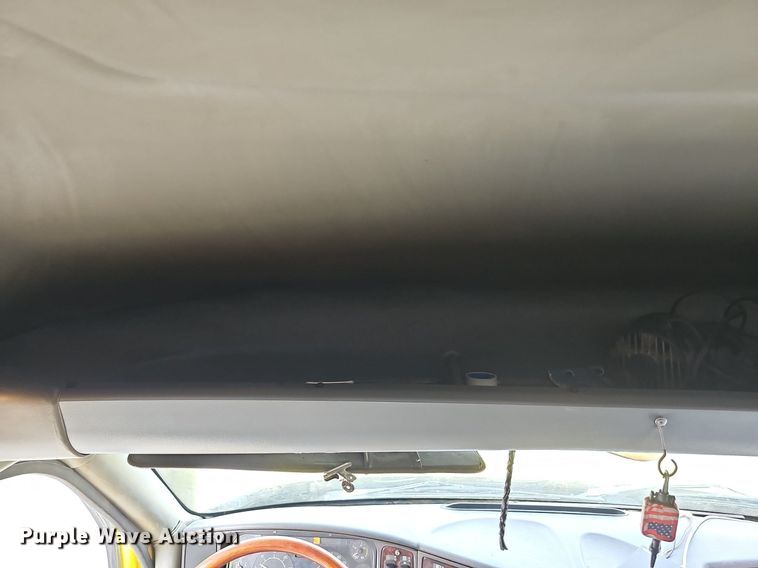 image for item DQ0310 1997 International T2000  semi truck