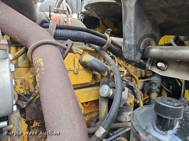 image for item DQ0310 1997 International T2000  semi truck