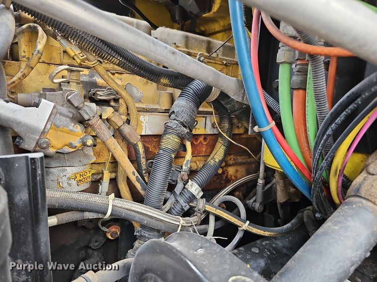 image for item DQ0310 1997 International T2000  semi truck