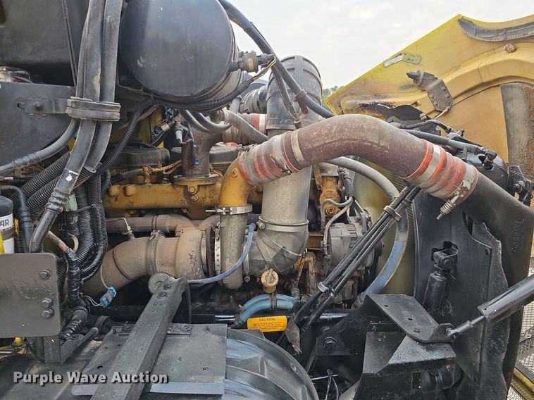 image for item DQ0310 1997 International T2000  semi truck