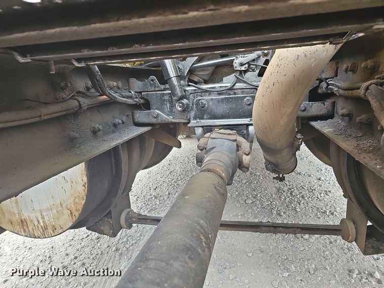 image for item DQ0310 1997 International T2000  semi truck