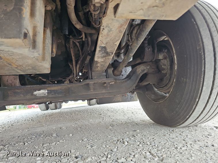 image for item DQ0310 1997 International T2000  semi truck