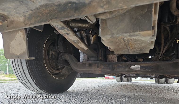 image for item DQ0310 1997 International T2000  semi truck