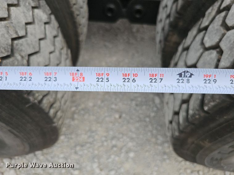 image for item DQ0310 1997 International T2000  semi truck