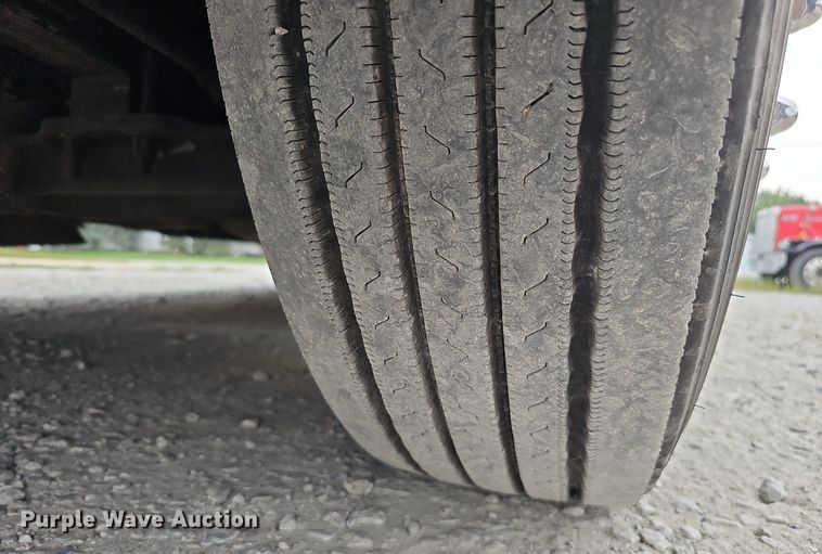 image for item DQ0310 1997 International T2000  semi truck