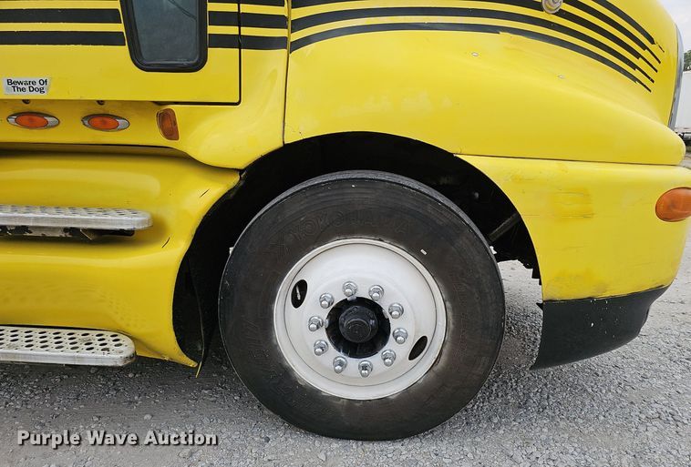 image for item DQ0310 1997 International T2000  semi truck