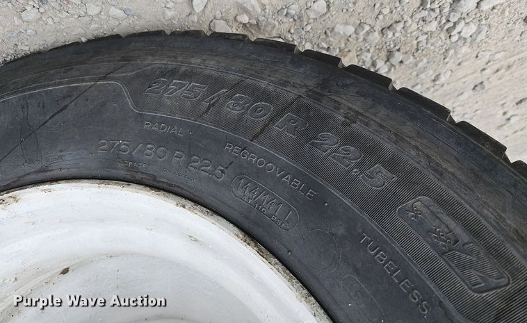 image for item DQ0310 1997 International T2000  semi truck