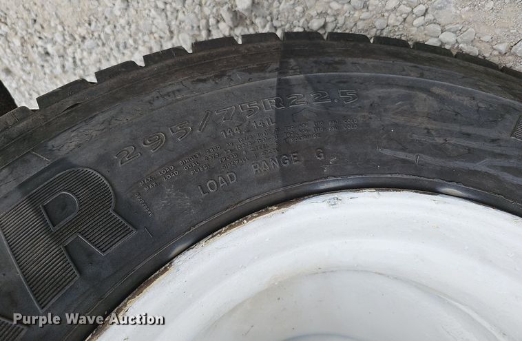 image for item DQ0310 1997 International T2000  semi truck