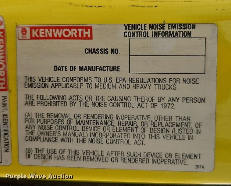 image for item DQ0310 1997 International T2000  semi truck