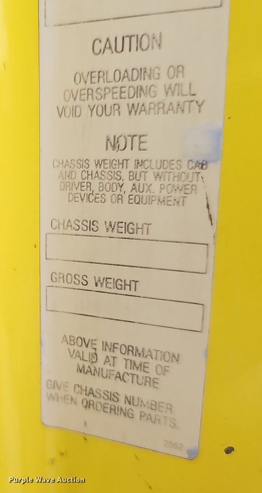 image for item DQ0310 1997 International T2000  semi truck