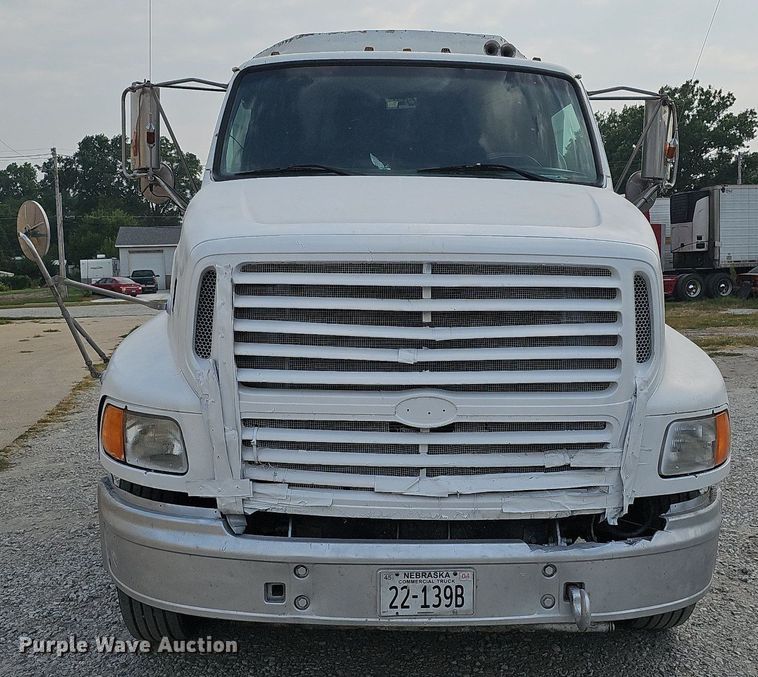 image for item DQ0311 2001 Sterling AT9500  semi truck