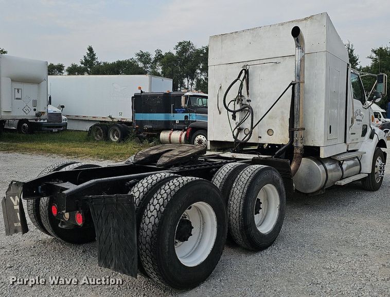 image for item DQ0311 2001 Sterling AT9500  semi truck