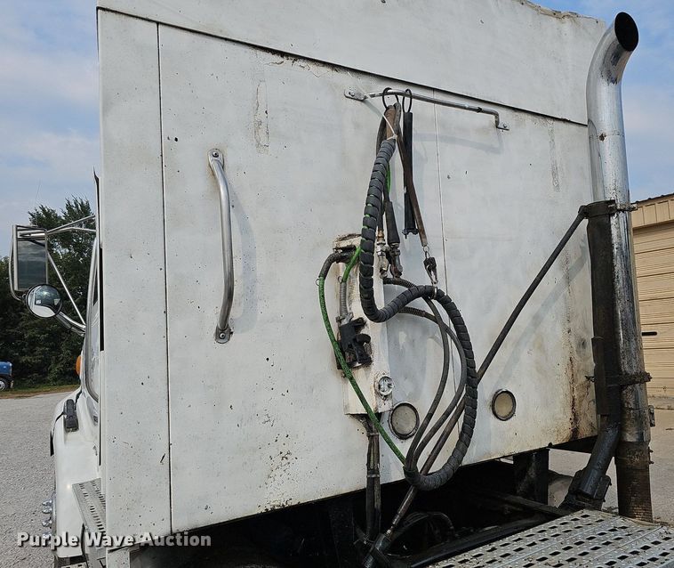 image for item DQ0311 2001 Sterling AT9500  semi truck