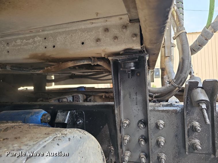 image for item DQ0311 2001 Sterling AT9500  semi truck