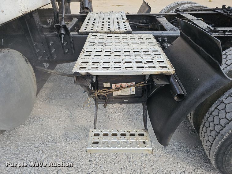 image for item DQ0311 2001 Sterling AT9500  semi truck