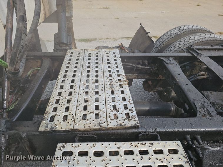 image for item DQ0311 2001 Sterling AT9500  semi truck