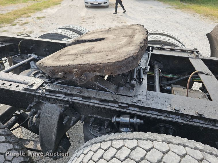 image for item DQ0311 2001 Sterling AT9500  semi truck