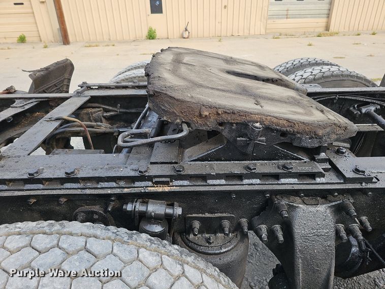 image for item DQ0311 2001 Sterling AT9500  semi truck