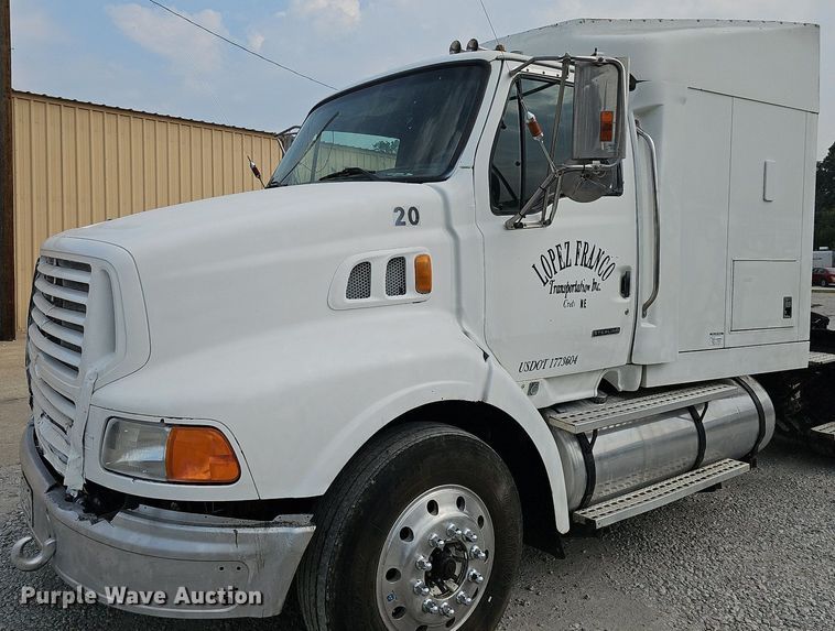 image for item DQ0311 2001 Sterling AT9500  semi truck