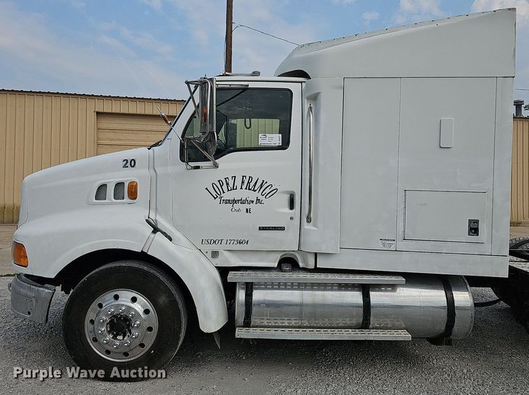 image for item DQ0311 2001 Sterling AT9500  semi truck