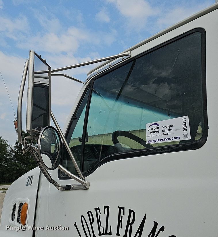 image for item DQ0311 2001 Sterling AT9500  semi truck