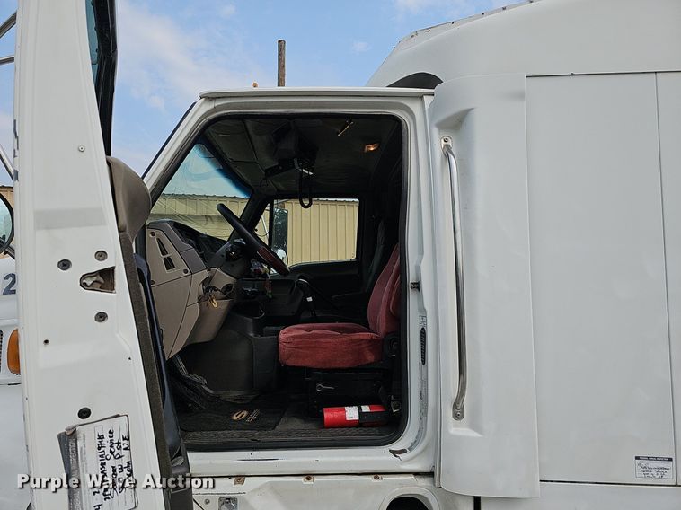 image for item DQ0311 2001 Sterling AT9500  semi truck