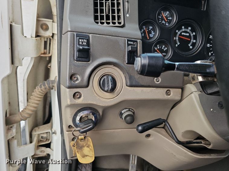 image for item DQ0311 2001 Sterling AT9500  semi truck