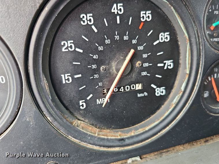 image for item DQ0311 2001 Sterling AT9500  semi truck