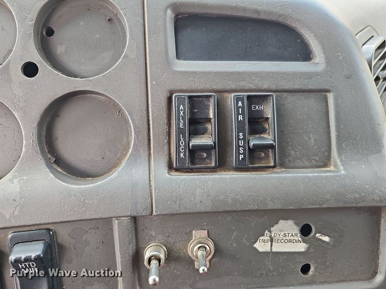 image for item DQ0311 2001 Sterling AT9500  semi truck