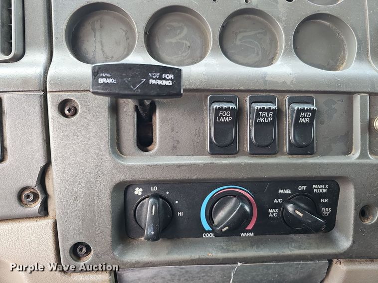 image for item DQ0311 2001 Sterling AT9500  semi truck