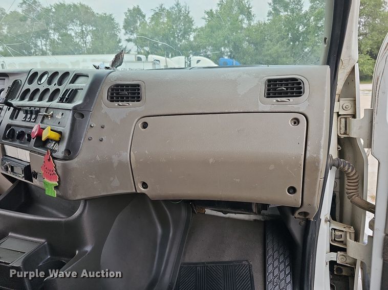 image for item DQ0311 2001 Sterling AT9500  semi truck