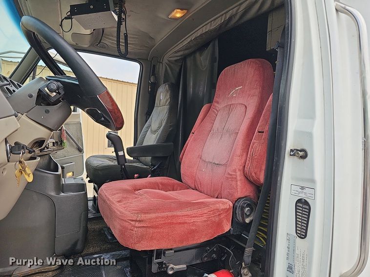 image for item DQ0311 2001 Sterling AT9500  semi truck