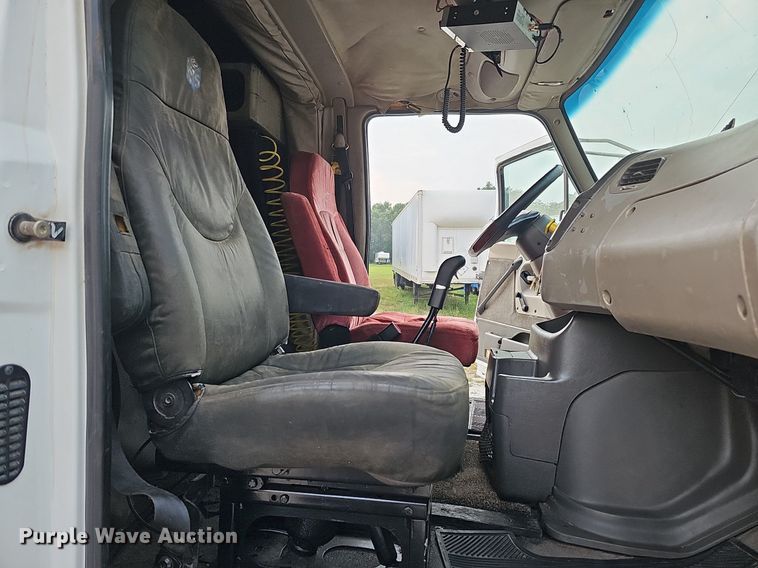 image for item DQ0311 2001 Sterling AT9500  semi truck