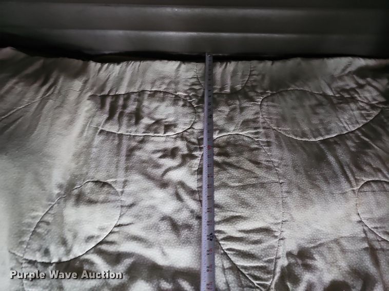 image for item DQ0311 2001 Sterling AT9500  semi truck