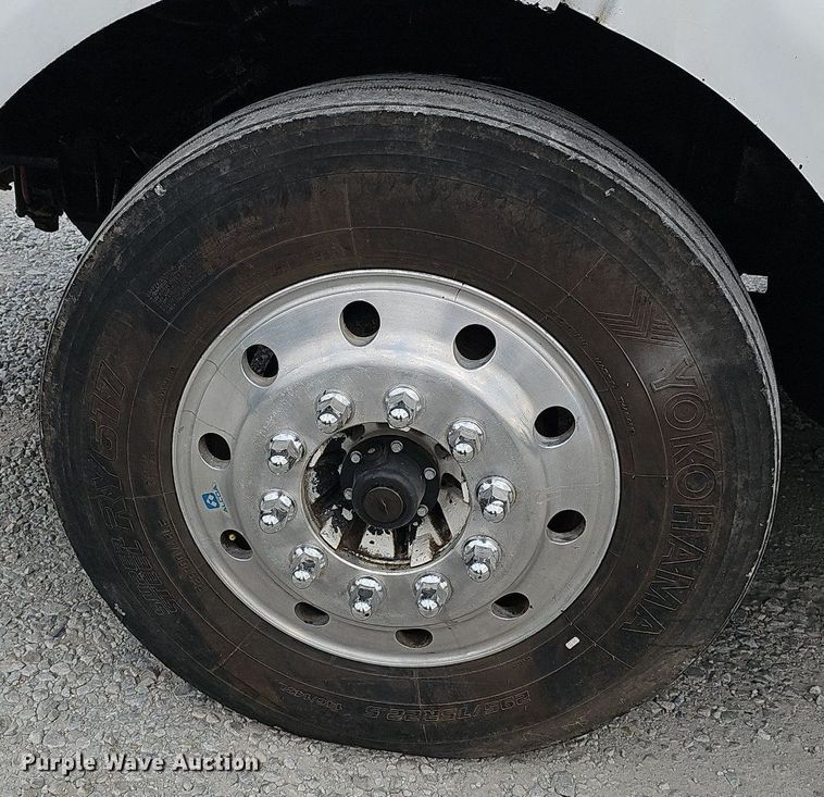 image for item DQ0311 2001 Sterling AT9500  semi truck