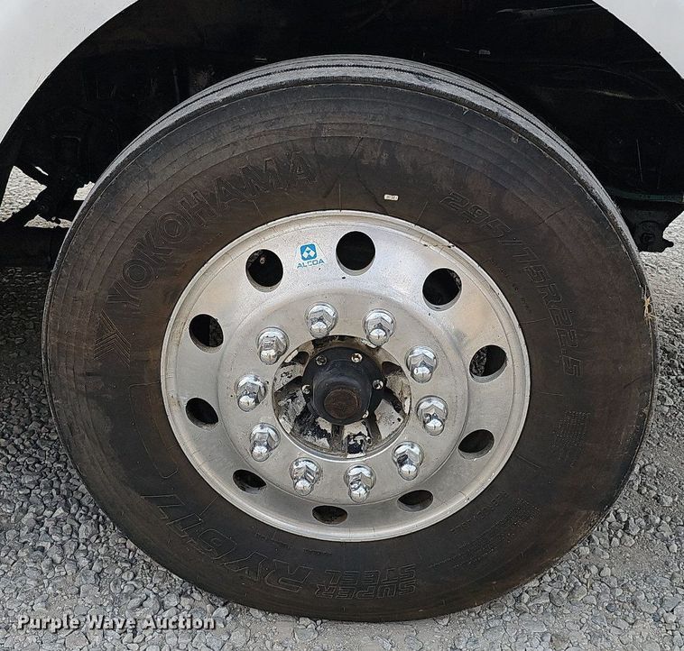 image for item DQ0311 2001 Sterling AT9500  semi truck