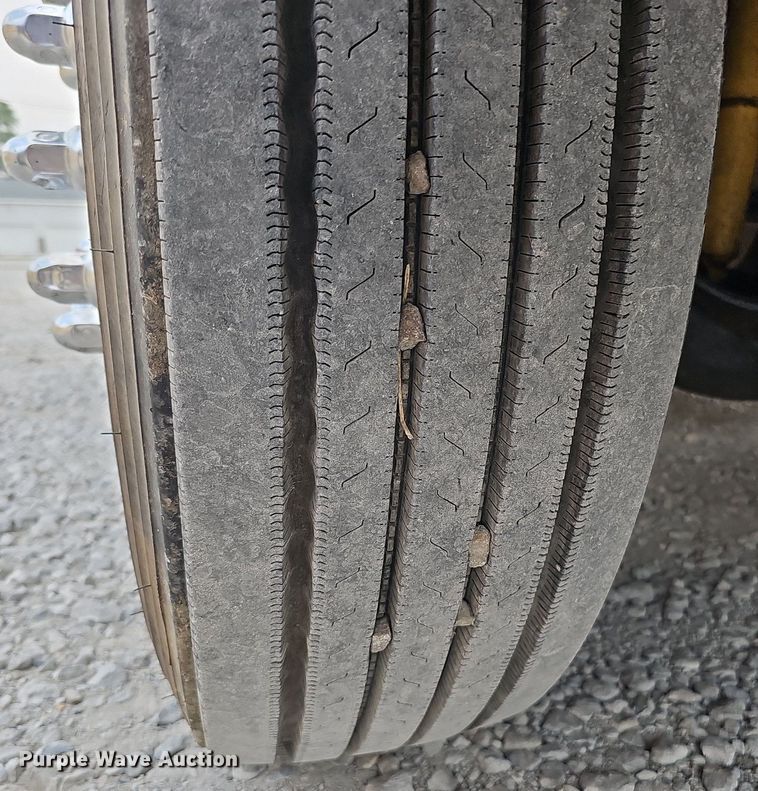 image for item DQ0311 2001 Sterling AT9500  semi truck