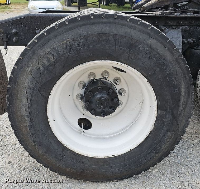 image for item DQ0311 2001 Sterling AT9500  semi truck