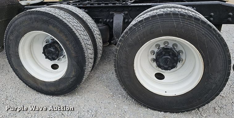 image for item DQ0311 2001 Sterling AT9500  semi truck